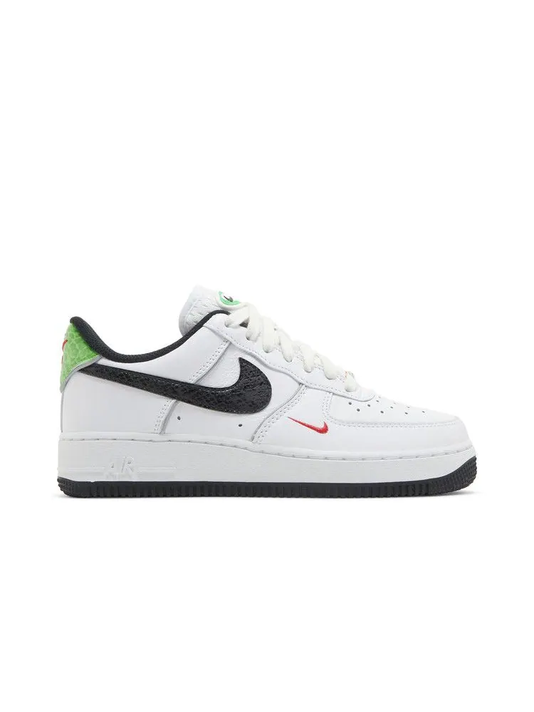 Кроссовки Nike Wmns Air Force 1 '07 LX 'Just Do It - Snakeskin' — изображение 2 из 9, белый/черный/белый