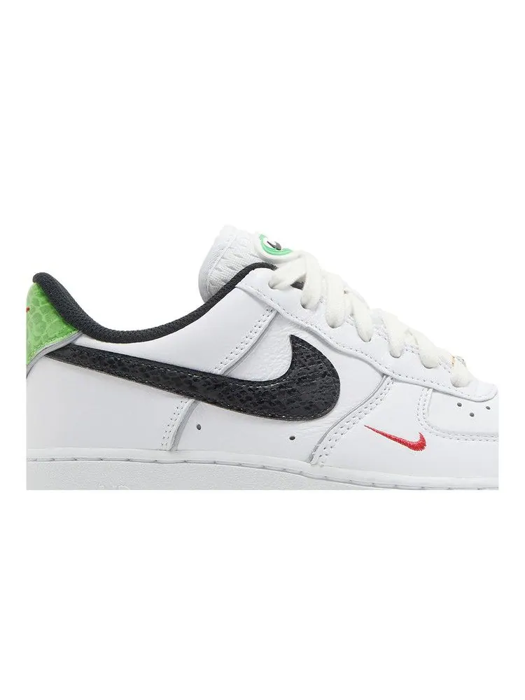 Кроссовки Nike Wmns Air Force 1 '07 LX 'Just Do It - Snakeskin' — изображение 3 из 9, белый/черный/белый