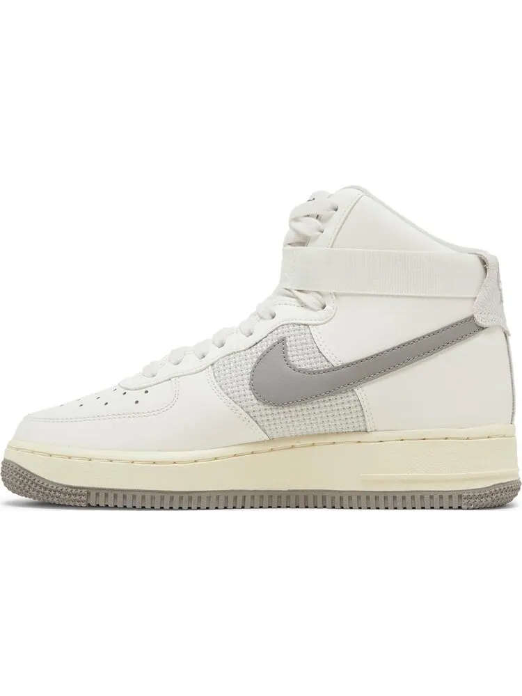 Кроссовки Nike Air Force 1 High Leather GS 'Sail Medium Grey' — изображение 3 из 8, белый