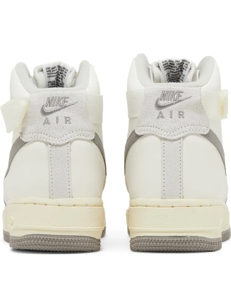 Кроссовки Nike Air Force 1 High Leather GS 'Sail Medium Grey' — изображение 6 из 8, белый