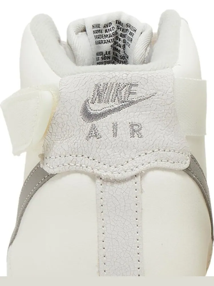 Кроссовки Nike Air Force 1 High Leather GS 'Sail Medium Grey' — изображение 7 из 8, белый