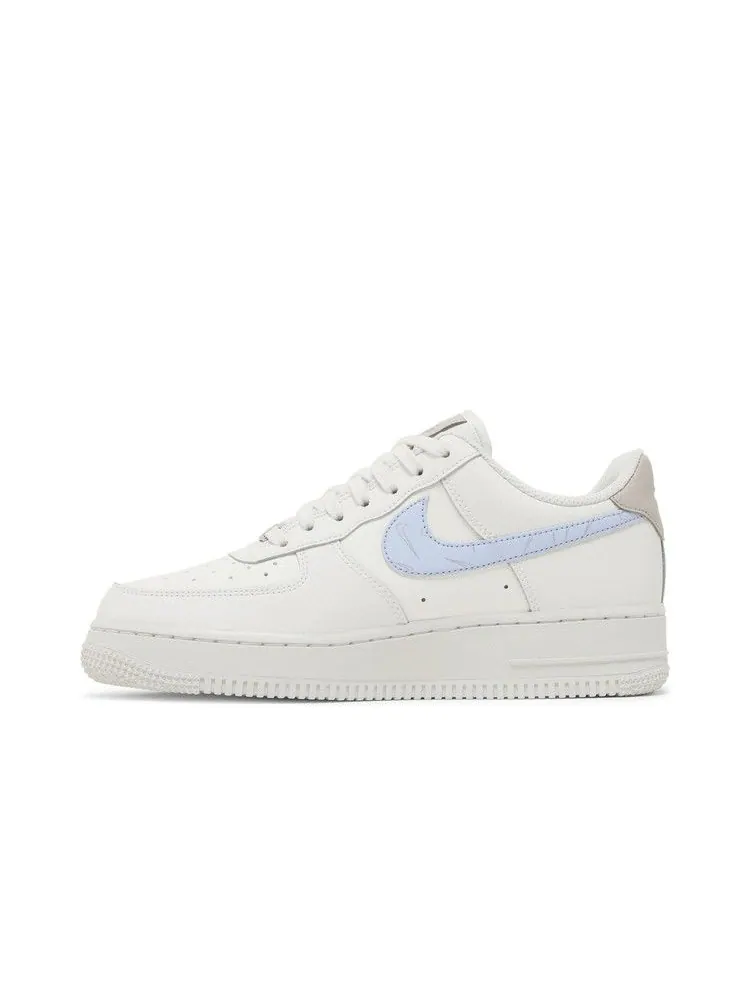 Кроссовки Nike Wmns Air Force 1 '07 'Reflective Mini Swoosh' — изображение 4 из 9