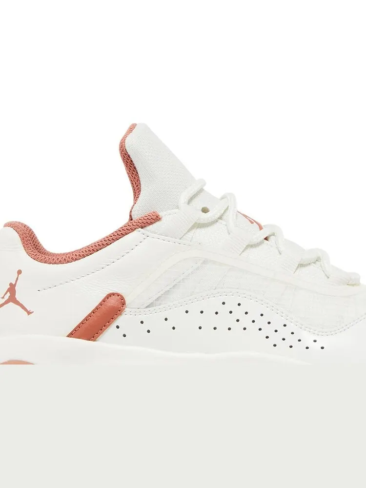 Кроссовки Wmns Air Jordan 11 CMFT Low 'Sail Sky J Orange' — изображение 2 из 4, бежевый
