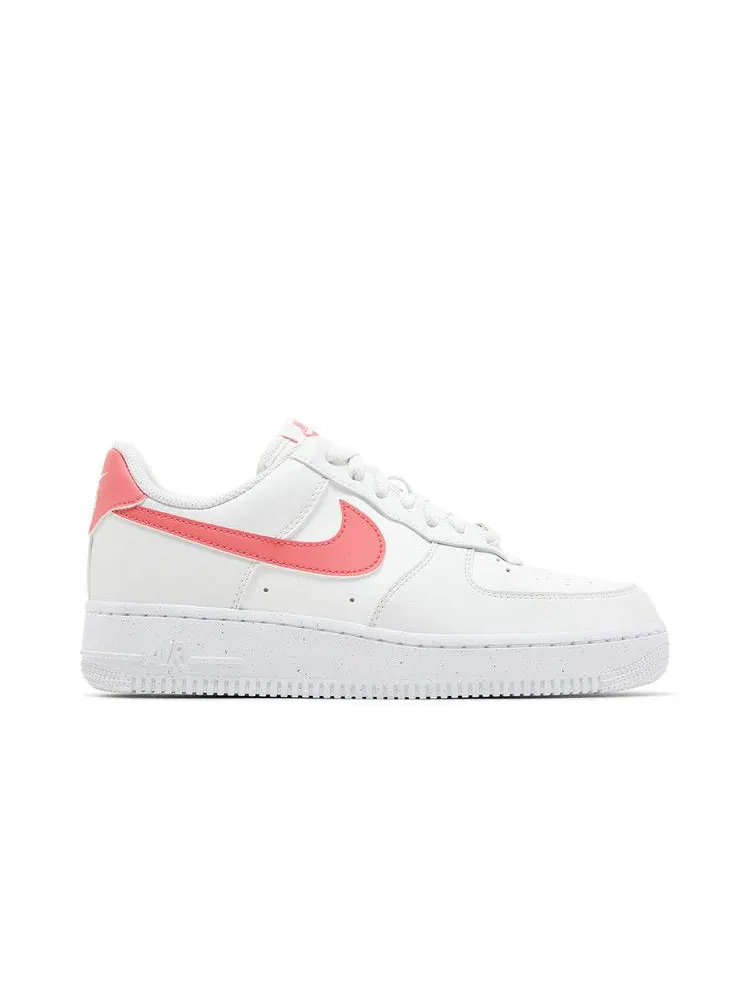 Кроссовки Nike Wmns Air Force 1 '07 SE Next Nature 'White Sea Coral' — изображение 2 из 9