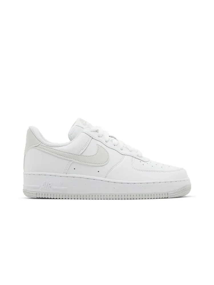 Кроссовки Nike Wmns Air Force 1 — изображение 1 из 4, белый