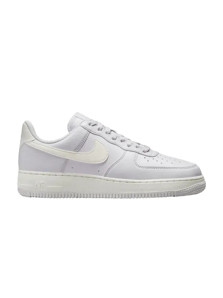 Кроссовки Nike Wmns Air Force 1 '07 SE Next Nature 'Barely Grape' — изображение 1 из 1, белый