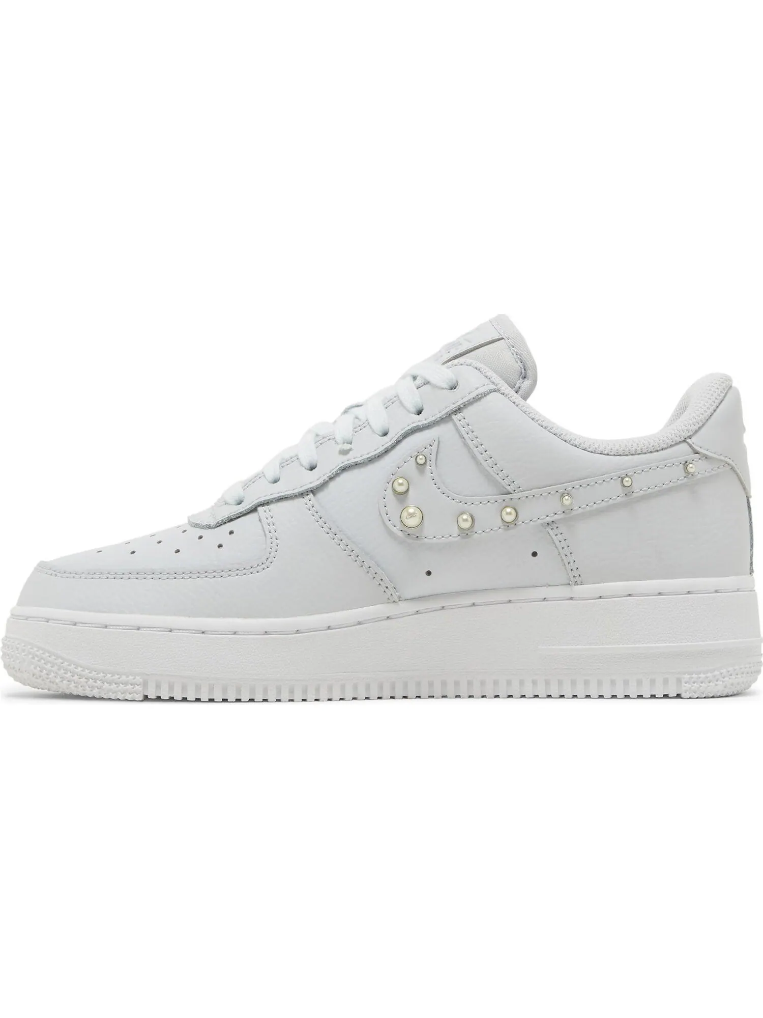 Кроссовки Nike Wmns Air Force 1 07 SE — изображение 2 из 5, белый