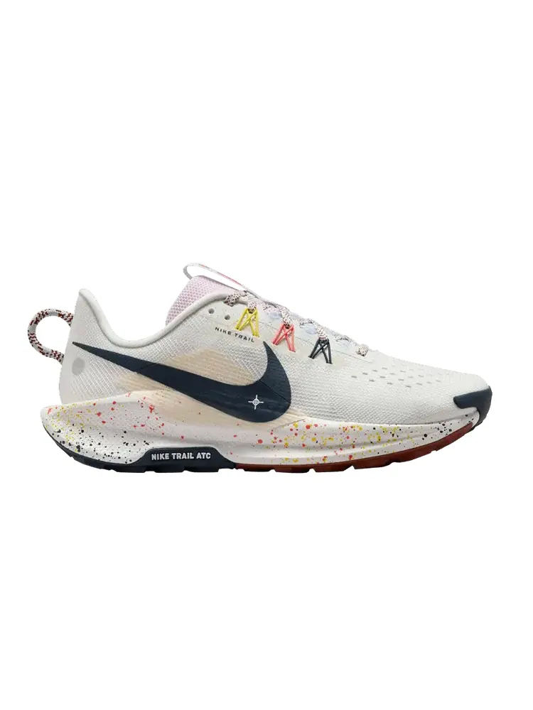 Кроссовки Wmns Pegasus Trail 5 'Summit White Armory Navy' — изображение 1 из 1, белый темно-синий