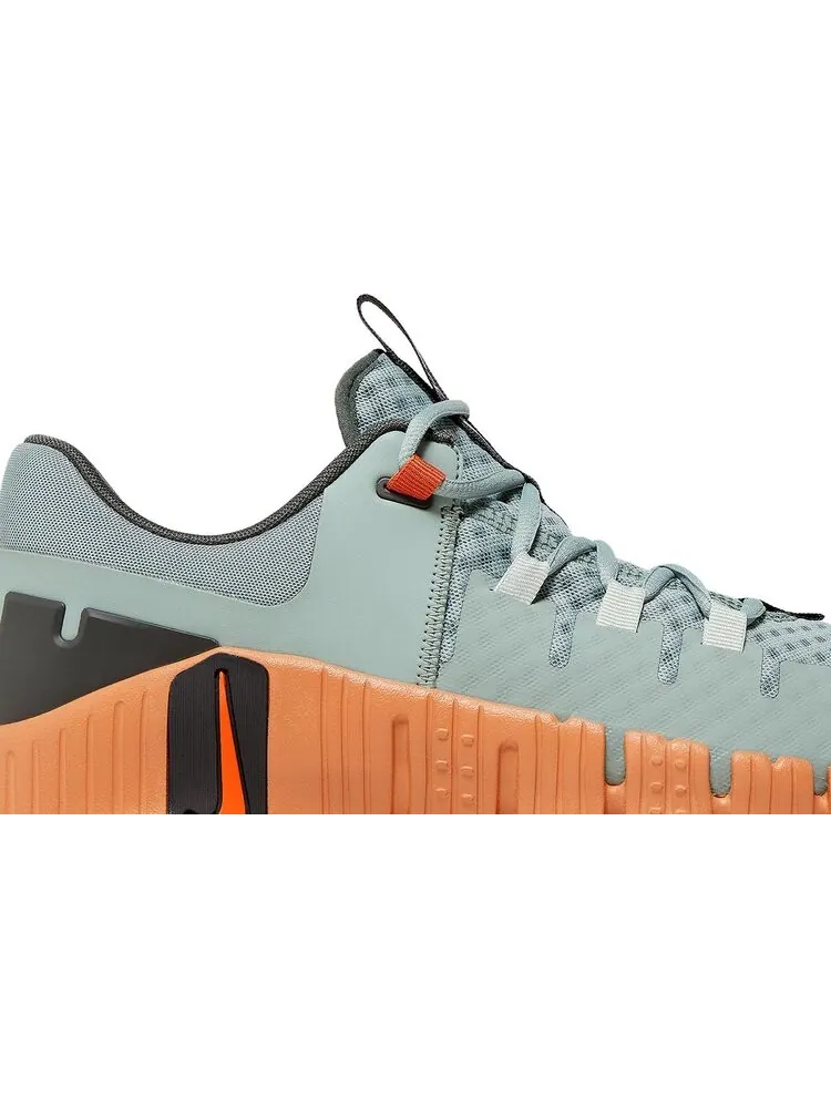 Кроссовки Free Metcon 5 'Mica Green Campfire Orange' — изображение 2 из 4, зеленый