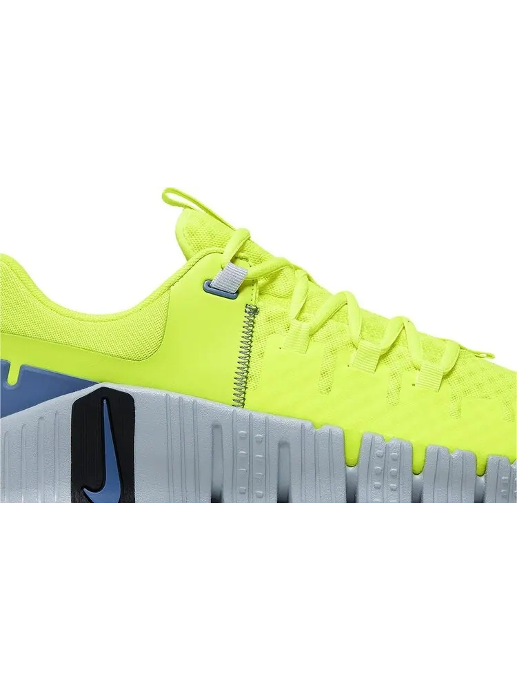 Кроссовки Free Metcon 5 'Volt Wolf Grey' — изображение 2 из 4, зеленый
