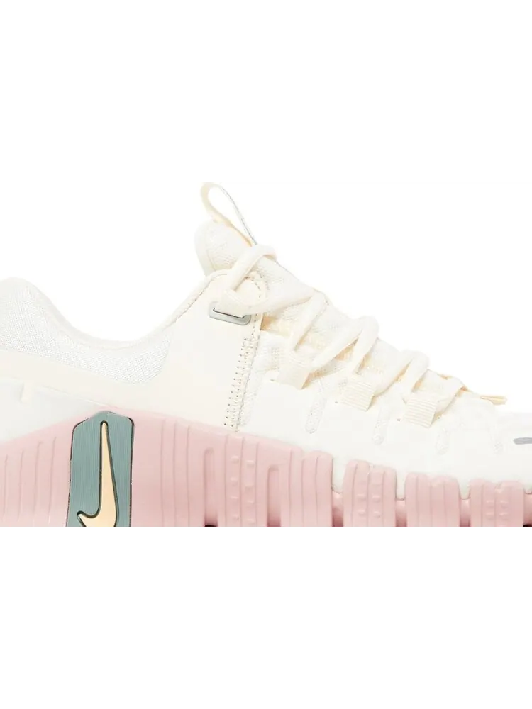 Кроссовки Wmns Free Metcon 5 'Pale Ivory Ice Peach' — изображение 2 из 4, розовый