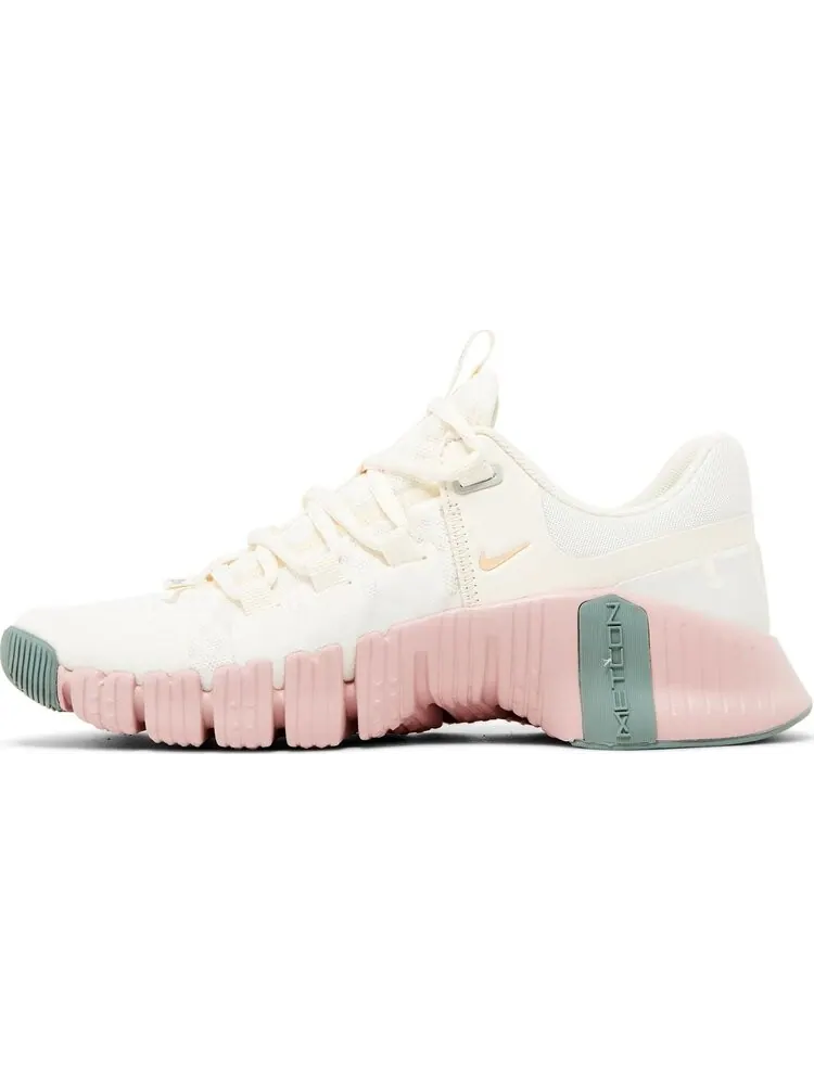 Кроссовки Wmns Free Metcon 5 'Pale Ivory Ice Peach' — изображение 3 из 4, розовый
