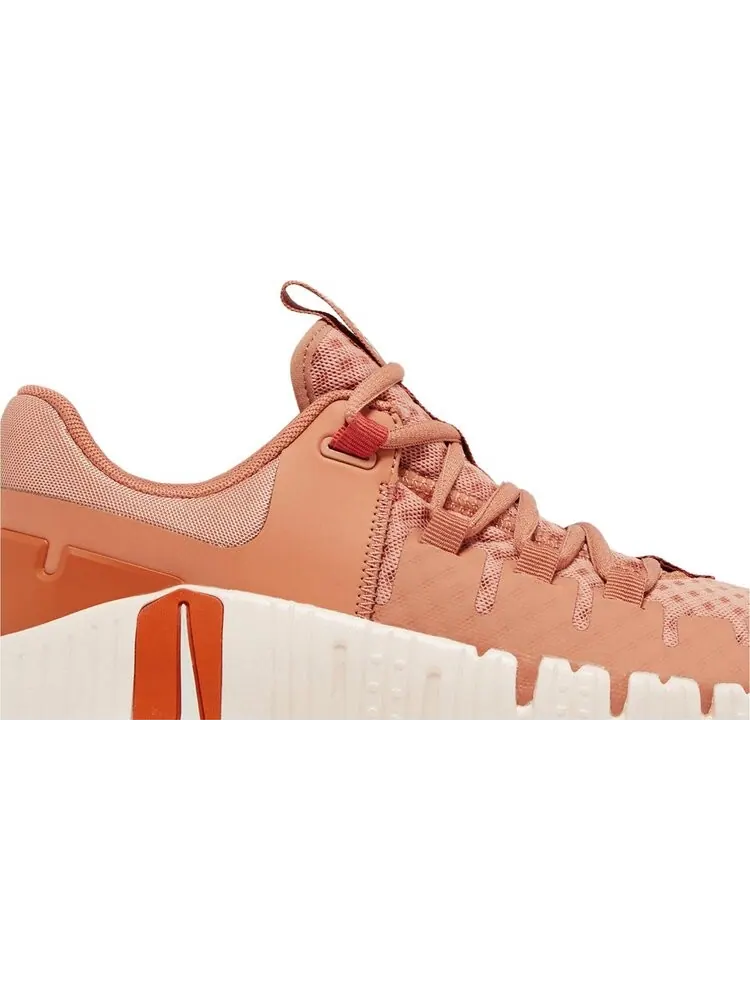 Кроссовки Wmns Free Metcon 5 'Amber Brown Campfire Orange' — изображение 2 из 4, коричневый