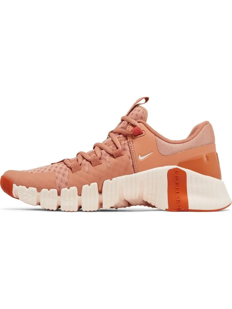 Кроссовки Wmns Free Metcon 5 'Amber Brown Campfire Orange' — изображение 3 из 4, коричневый