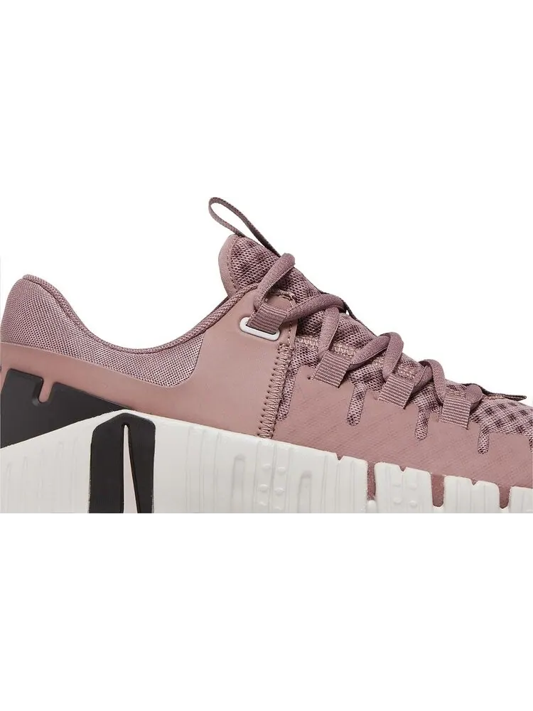 Кроссовки Wmns Free Metcon 5 'Smokey Mauve' — изображение 2 из 4, фиолетовый