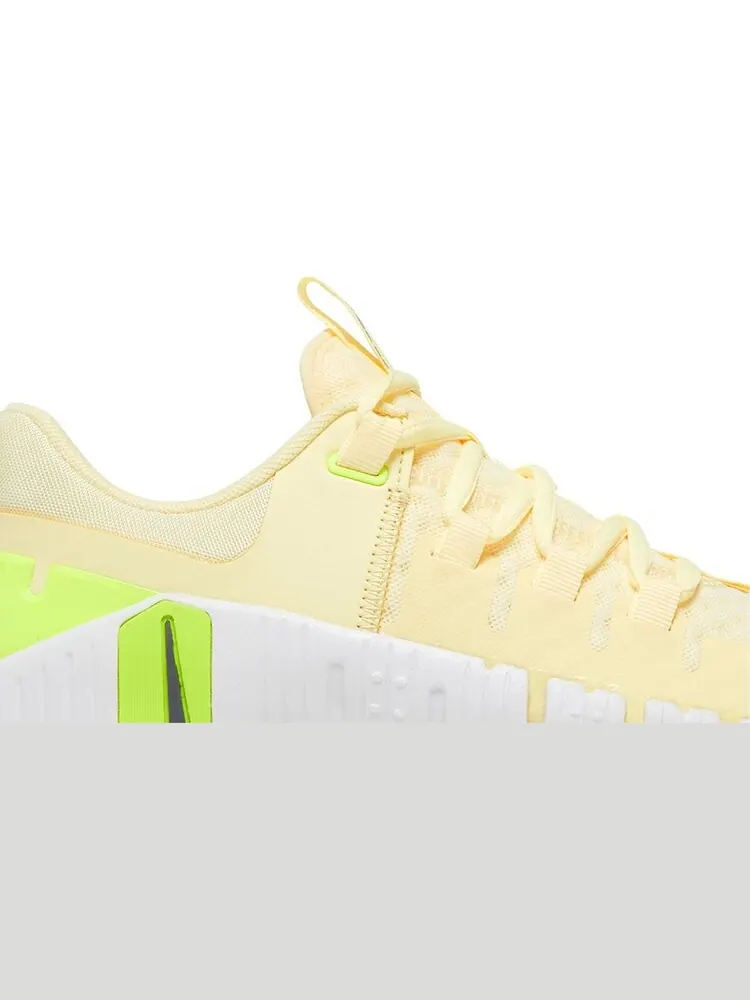 Кроссовки Wmns Free Metcon 5 'Citron Tint Volt' — изображение 2 из 4, желтый
