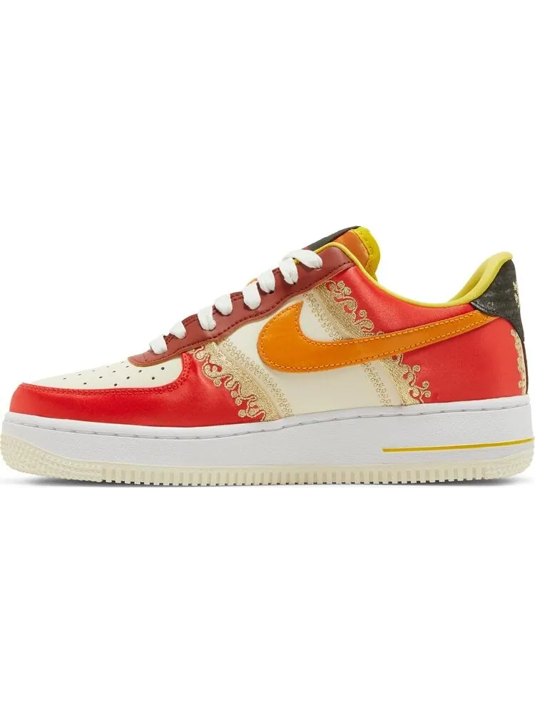 Кроссовки Nike Wmns Air Force 1 '07 LV8 'Little Accra' — изображение 3 из 8, красный