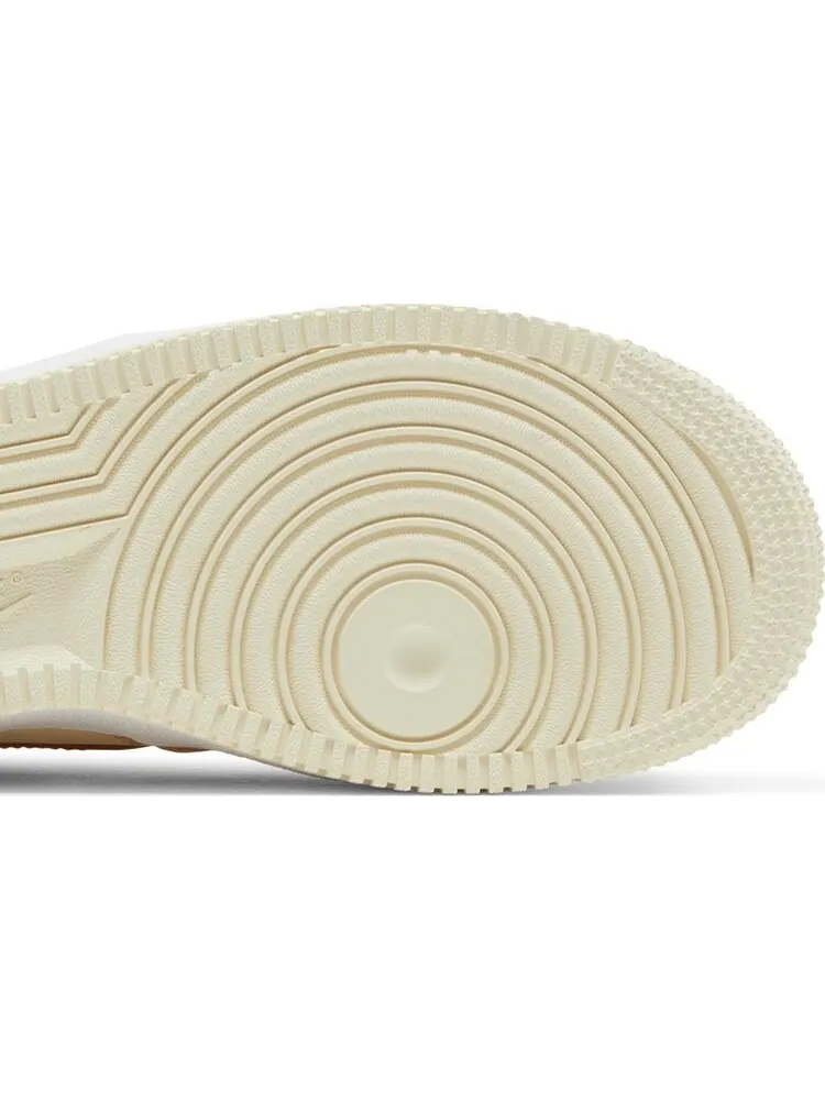Кроссовки Nike Wmns Air Force 1 '07 LV8 'Little Accra' — изображение 5 из 8, красный