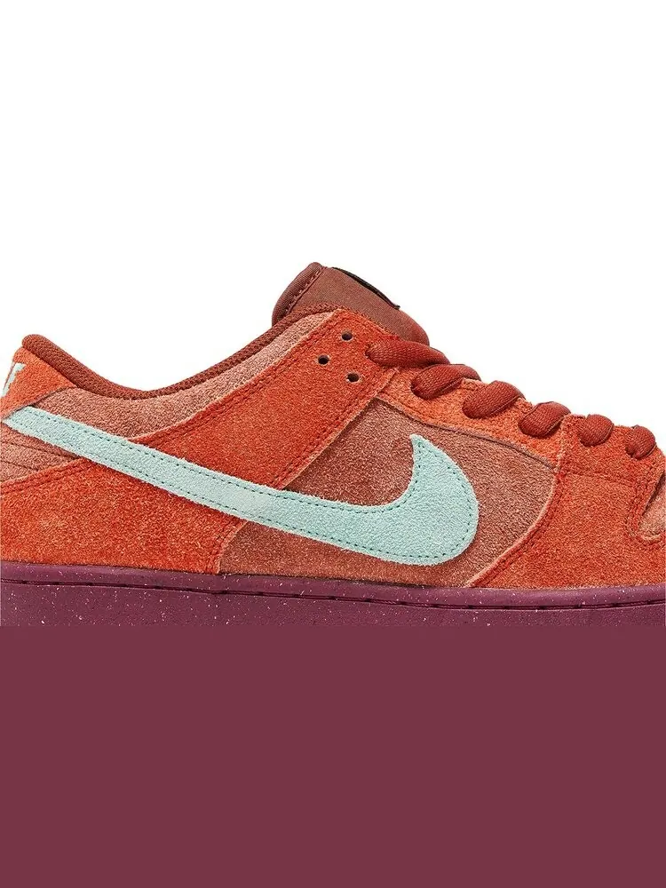 Кроссовки Dunk Low SB 'Mystic Red' — изображение 2 из 4, красный