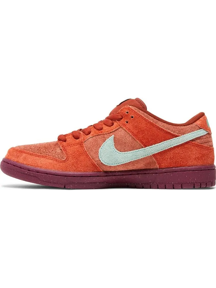 Кроссовки Dunk Low SB 'Mystic Red' — изображение 3 из 4, красный