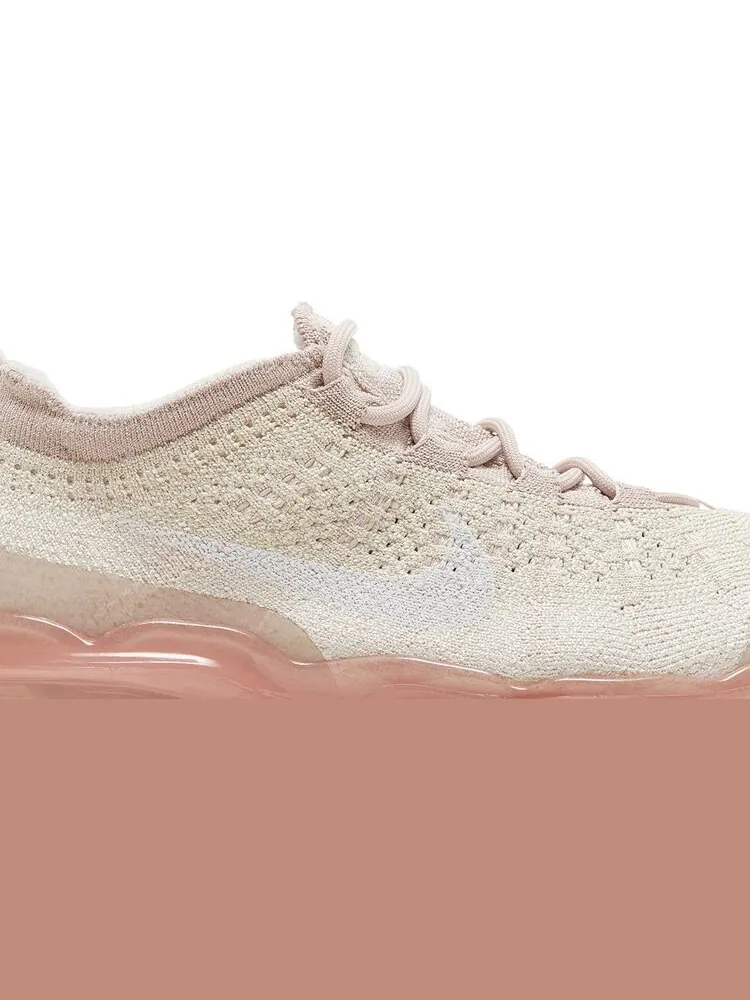 Кроссовки Wmns Air VaporMax 2023 Flyknit 'Oatmeal' — изображение 2 из 4, загар