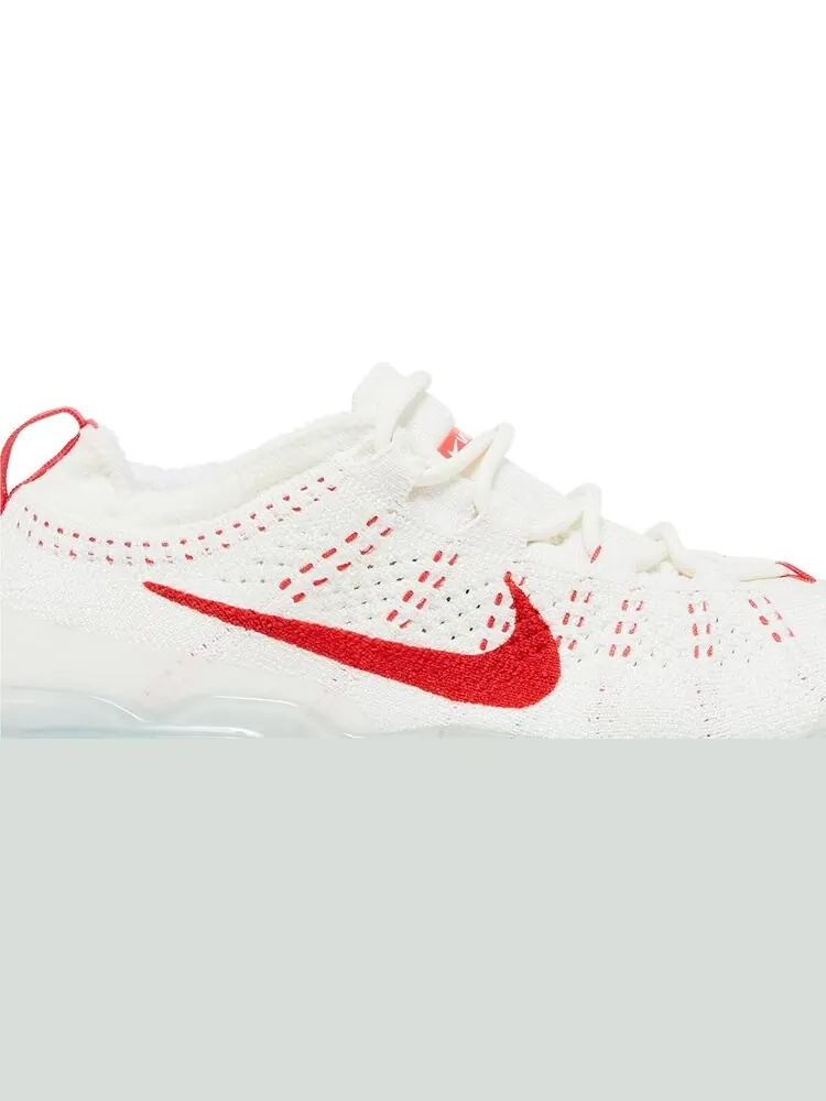 Кроссовки Wmns Air VaporMax 2023 Flyknit 'Sail Track Red' — изображение 2 из 4, бежевый