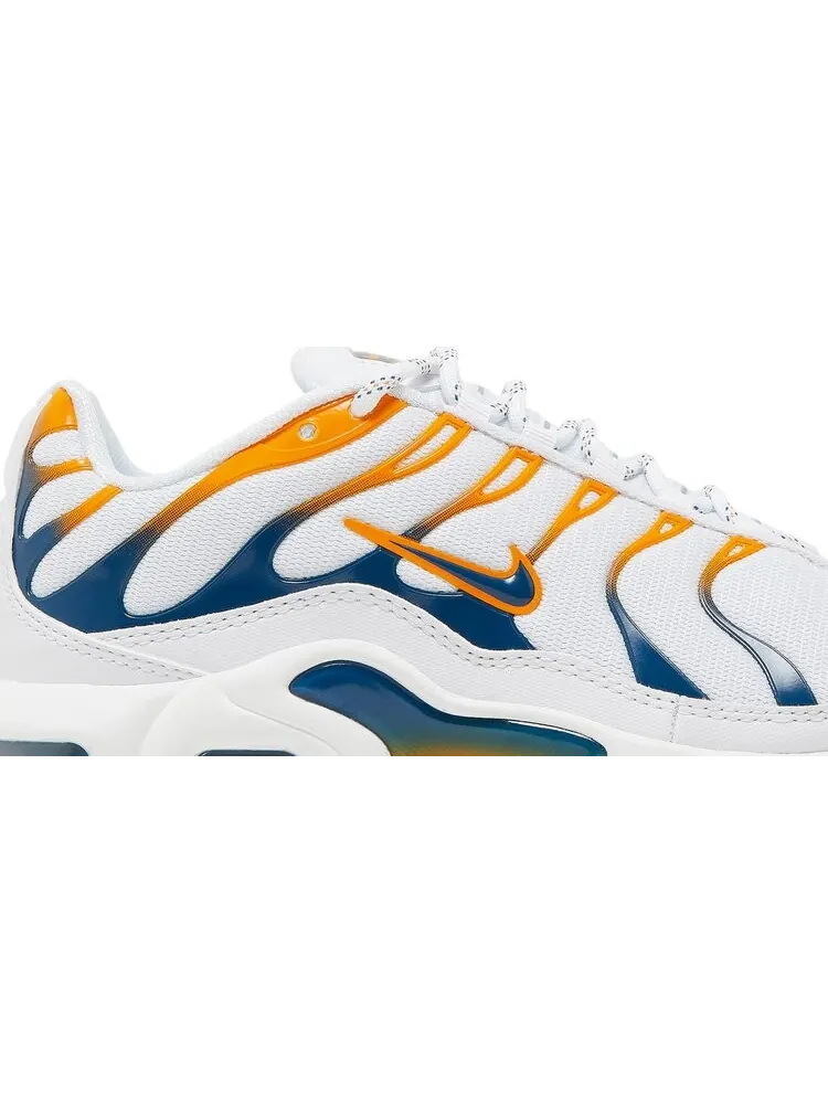 Кроссовки Nike Air Max Plus GS 'White Kumquat Marina' — изображение 2 из 8, белый