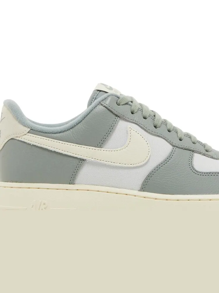 Кроссовки Air Force 1 Low '07 LX 'Mica Green' — изображение 2 из 4, зеленый
