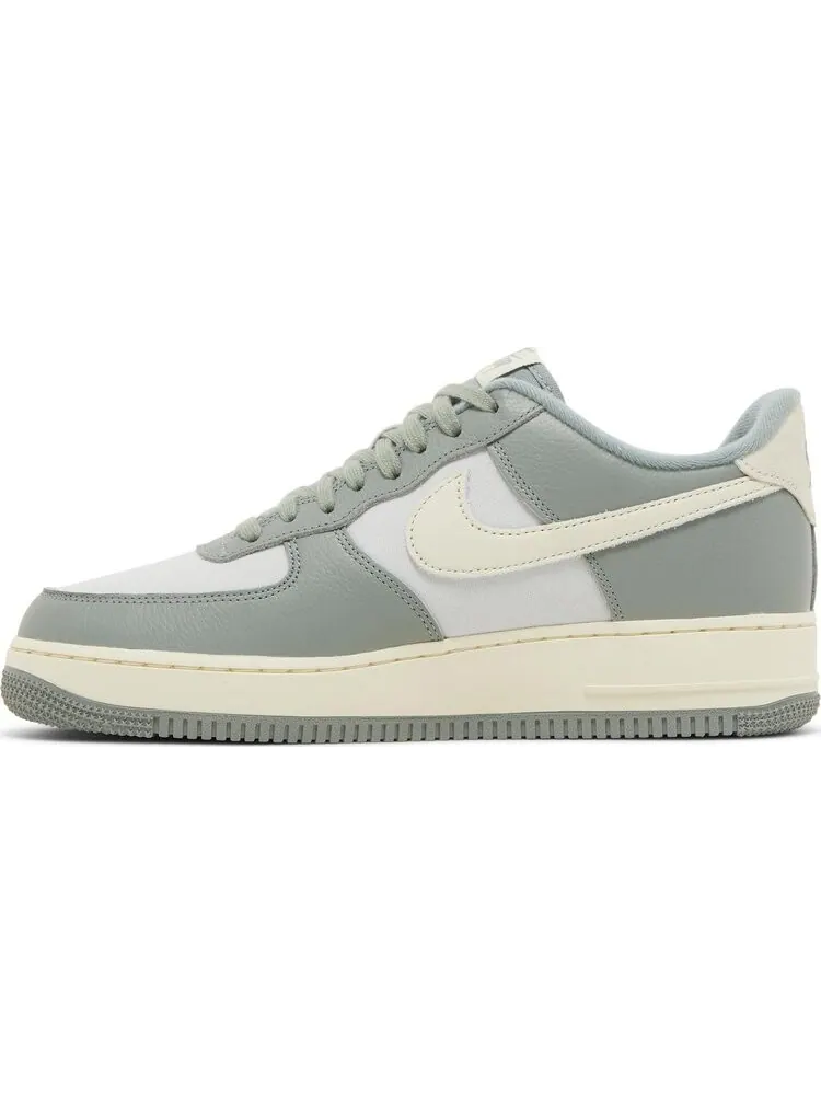 Кроссовки Air Force 1 Low '07 LX 'Mica Green' — изображение 3 из 4, зеленый