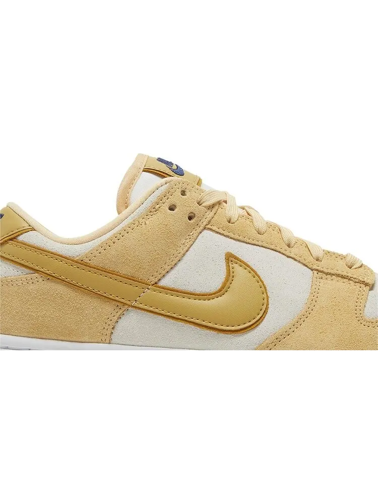 Кроссовки Wmns Dunk Low LX 'Gold Suede' — изображение 2 из 4, загар