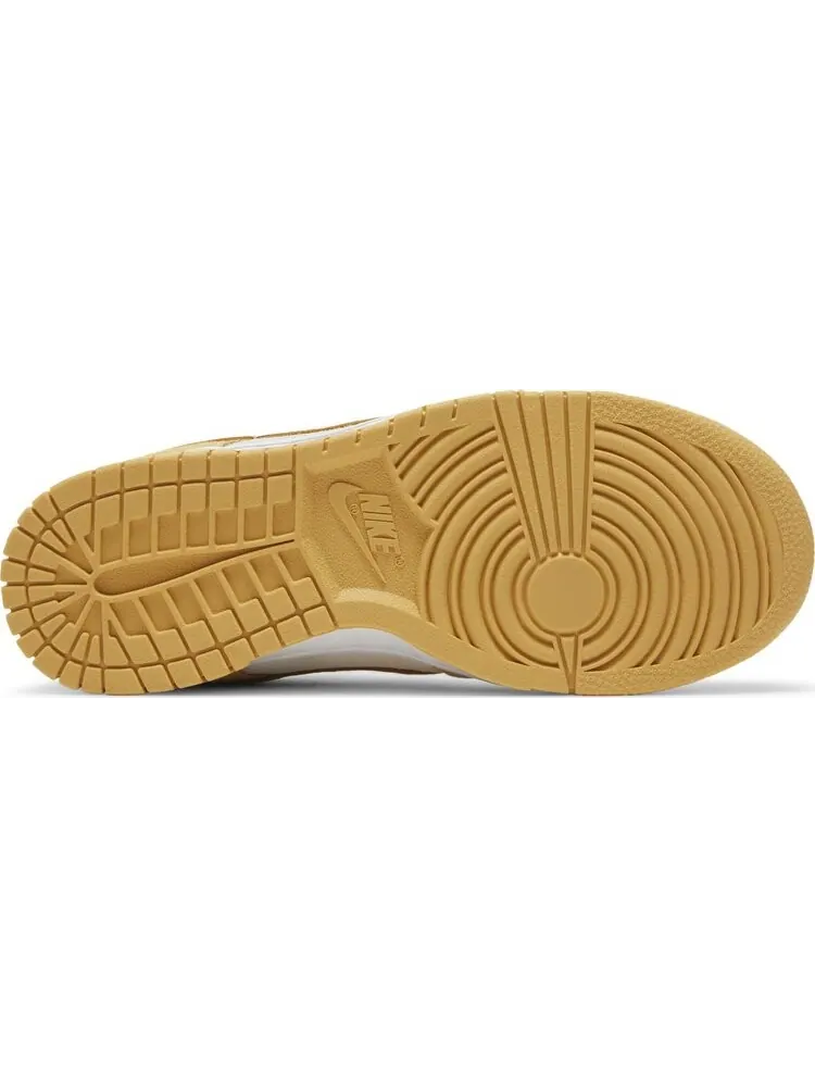 Кроссовки Wmns Dunk Low LX 'Gold Suede' — изображение 4 из 4, загар