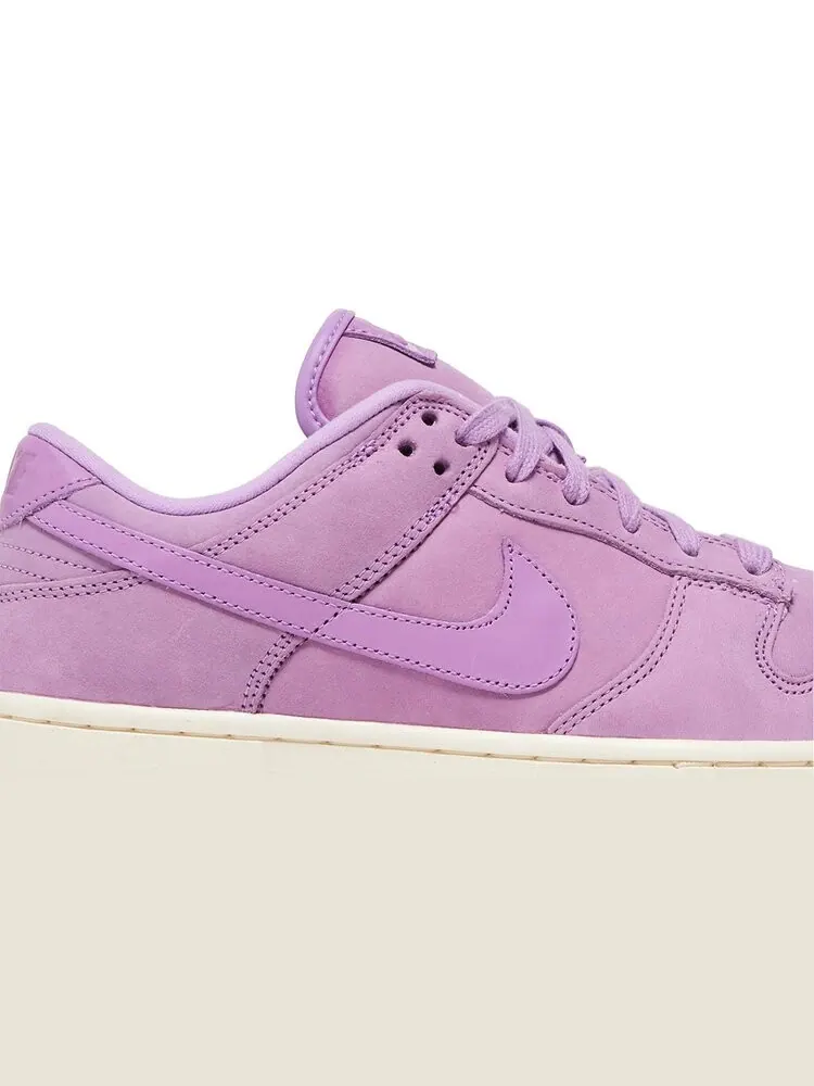 Кроссовки Wmns Dunk Low Premium 'Rush Fuchsia' — изображение 2 из 4, розовый