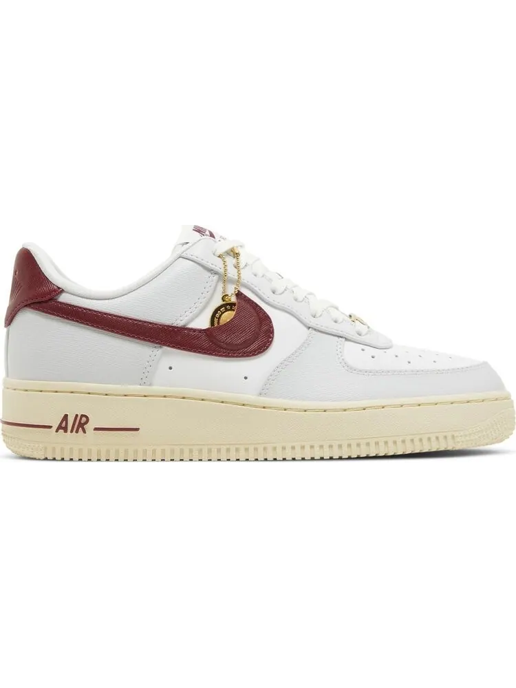 Кроссовки Wmns Air Force 1 '07 SE 'Sisterhood - Team Red' — изображение 1 из 4, белый
