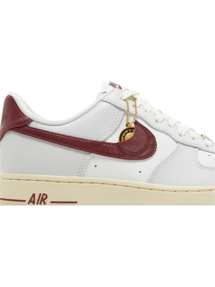 Кроссовки Wmns Air Force 1 '07 SE 'Sisterhood - Team Red' — изображение 2 из 4, белый
