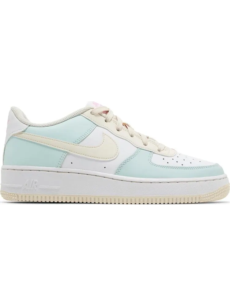 Кроссовки Air Force 1 GS 'Emerald Rise Guava Ice' — изображение 1 из 4, зеленый