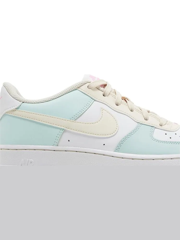 Кроссовки Air Force 1 GS 'Emerald Rise Guava Ice' — изображение 2 из 4, зеленый