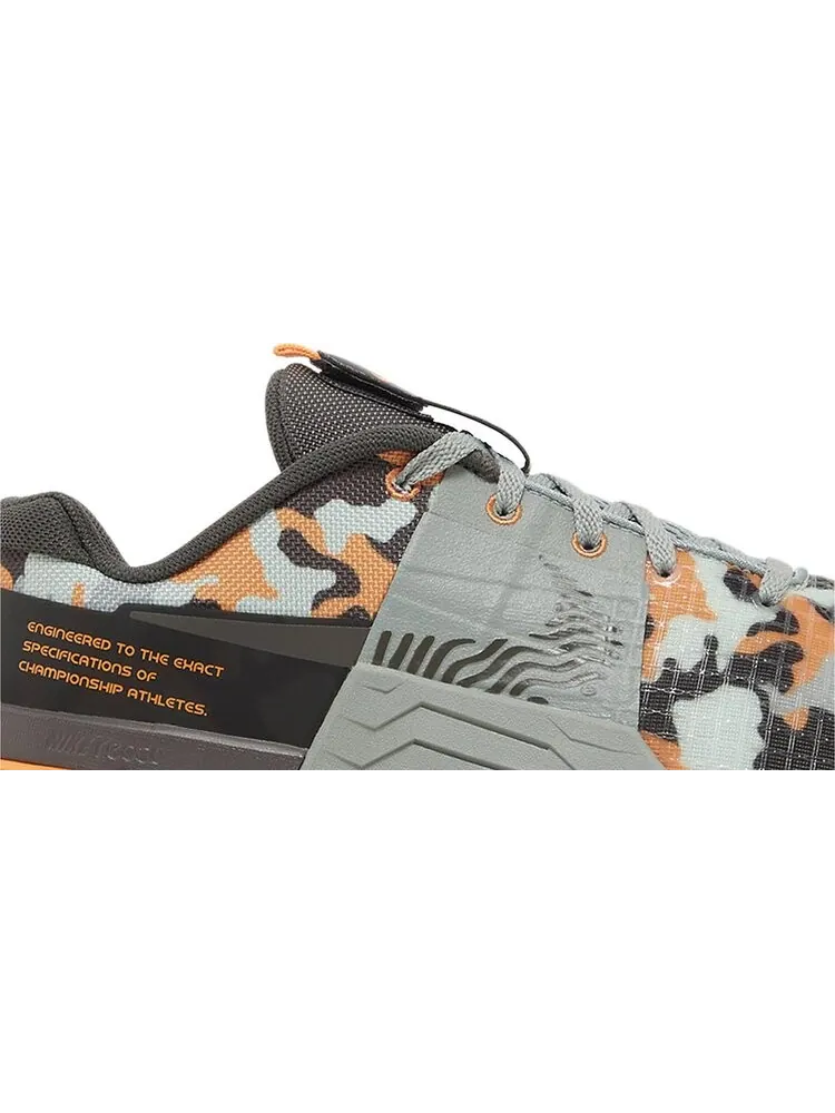 Кроссовки Metcon 8 AMP 'Smoky Camo' — изображение 2 из 4, зеленый