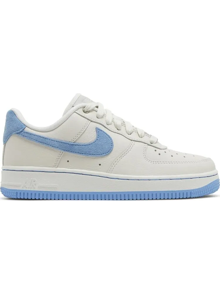 Кроссовки Nike Wmns Air Force 1 LXX 'White University Blue' — изображение 1 из 8, белый