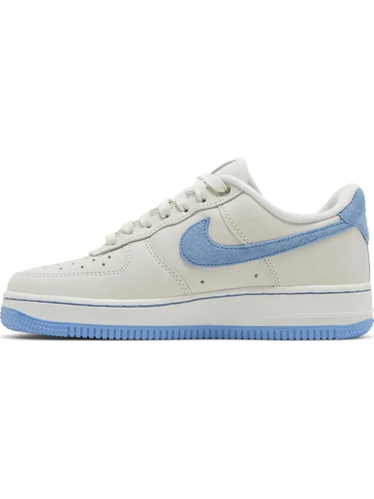 Кроссовки Nike Wmns Air Force 1 LXX 'White University Blue' — изображение 3 из 8, белый