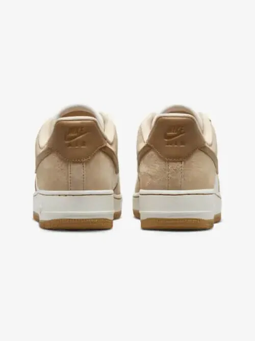 Кроссовки Nike Air Force 1 Low Retro QS — изображение 4 из 8, коричневый/белый