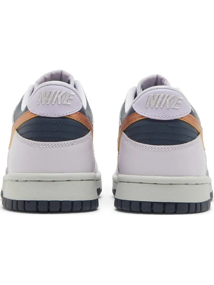 Кроссовки Nike Dunk Low SE GS 'Copper Swoosh' — изображение 6 из 8, фиолетовый