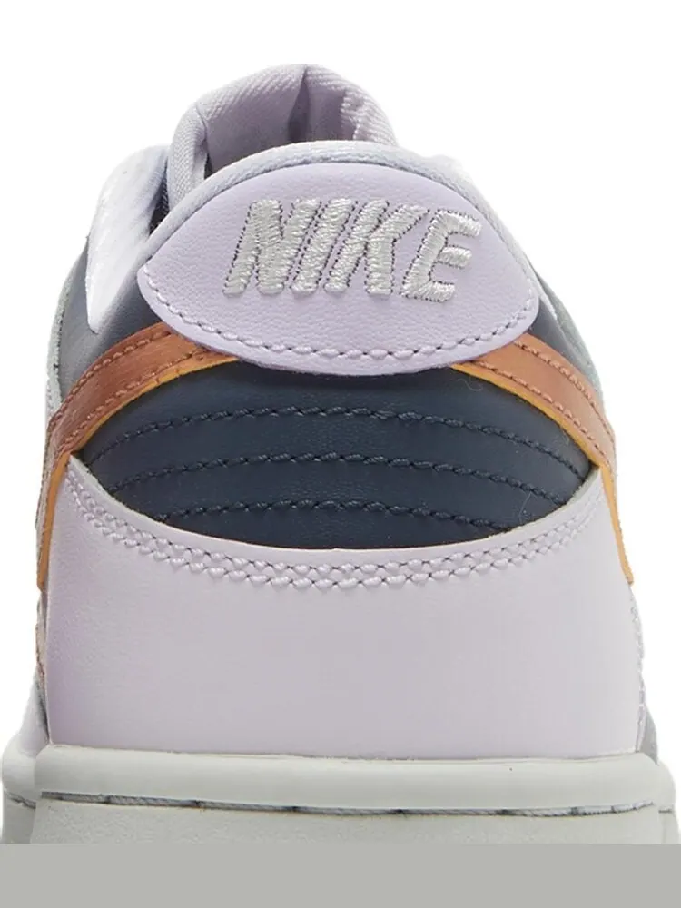 Кроссовки Nike Dunk Low SE GS 'Copper Swoosh' — изображение 7 из 8, фиолетовый