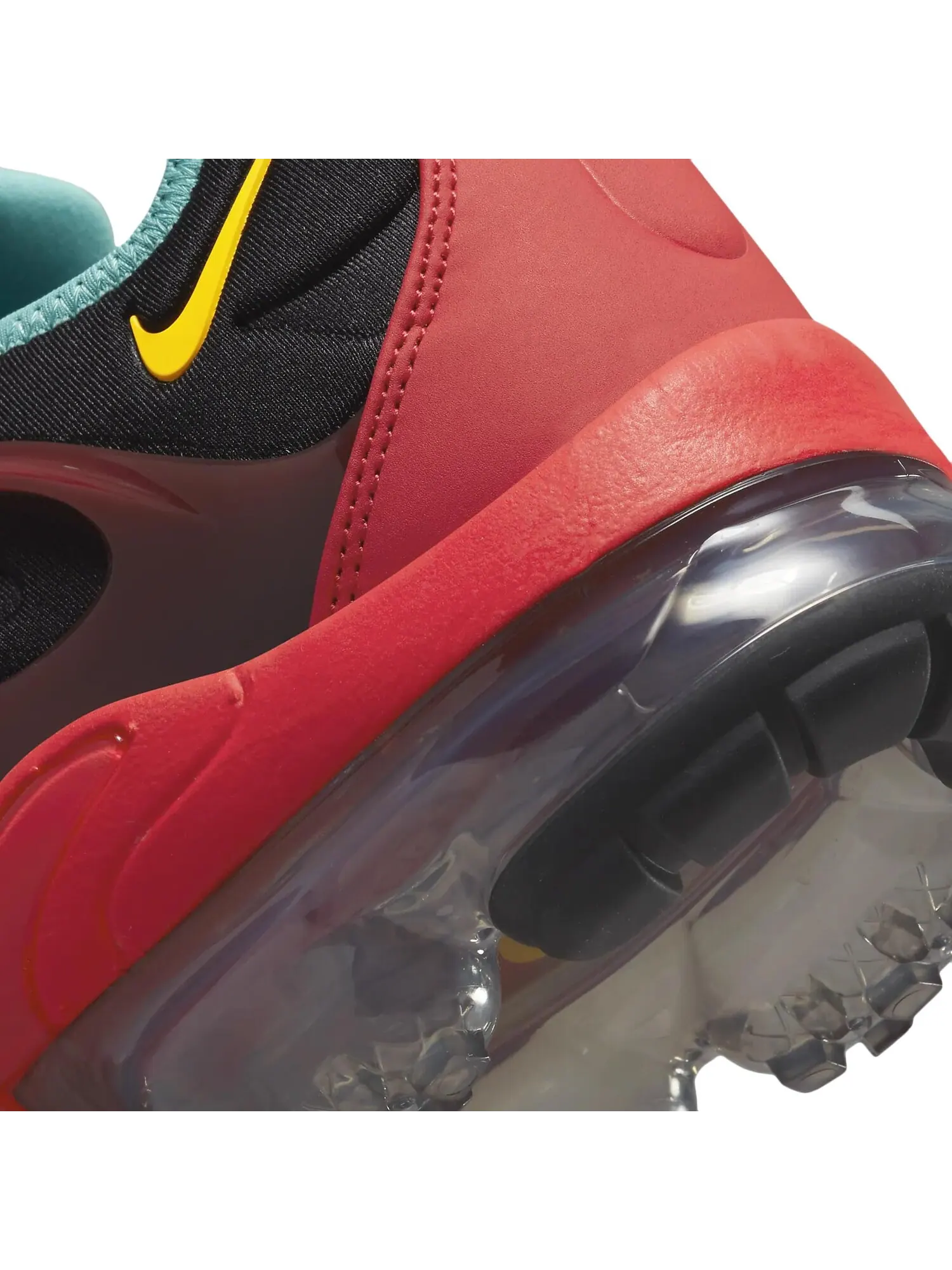 Кроссовки Nike Air VaporMax Plus — изображение 7 из 7, черный/красный