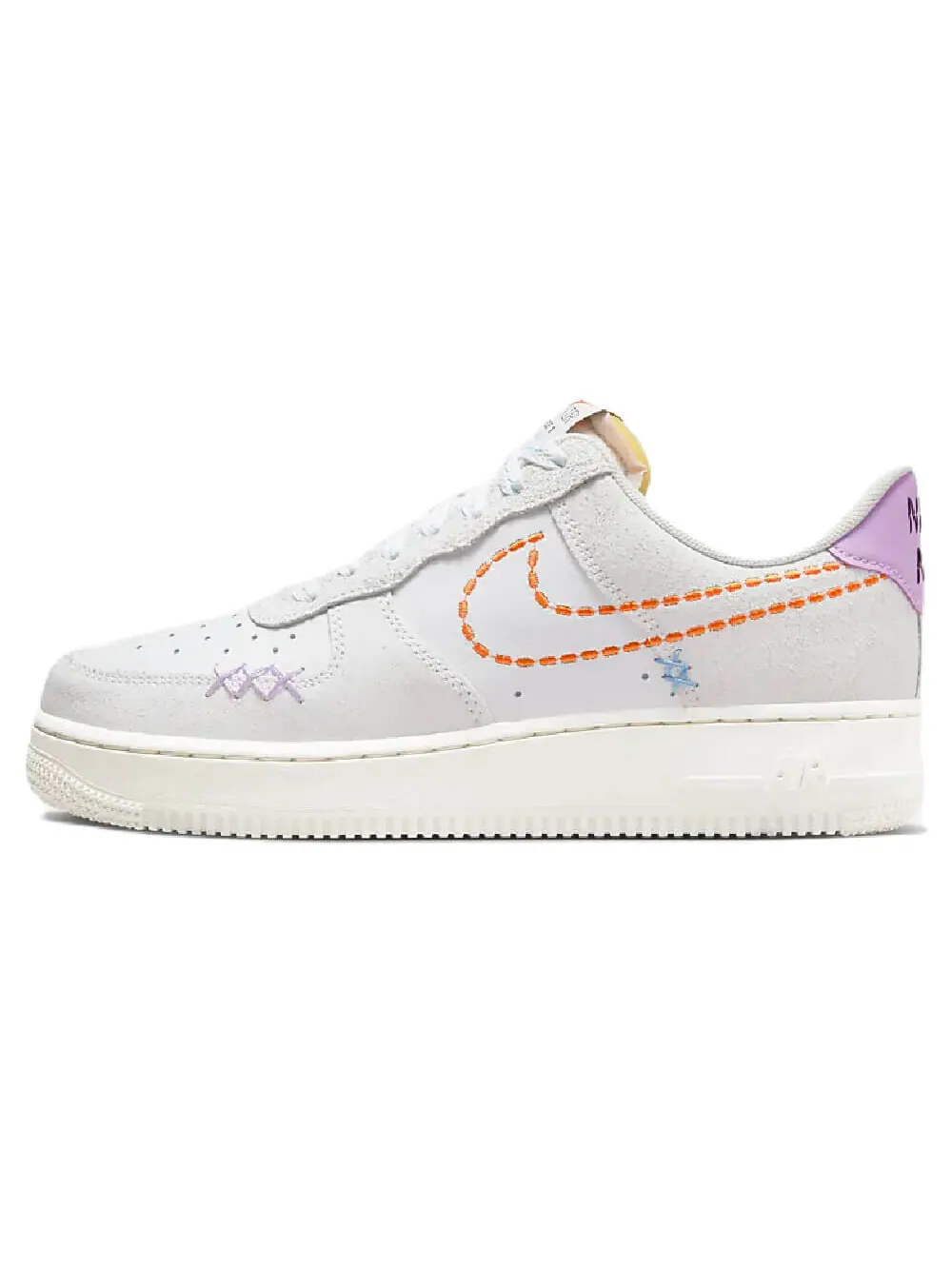 Кроссовки Nike Air Force 1 07 LX — изображение 1 из 8, бежевый/фиолетовый