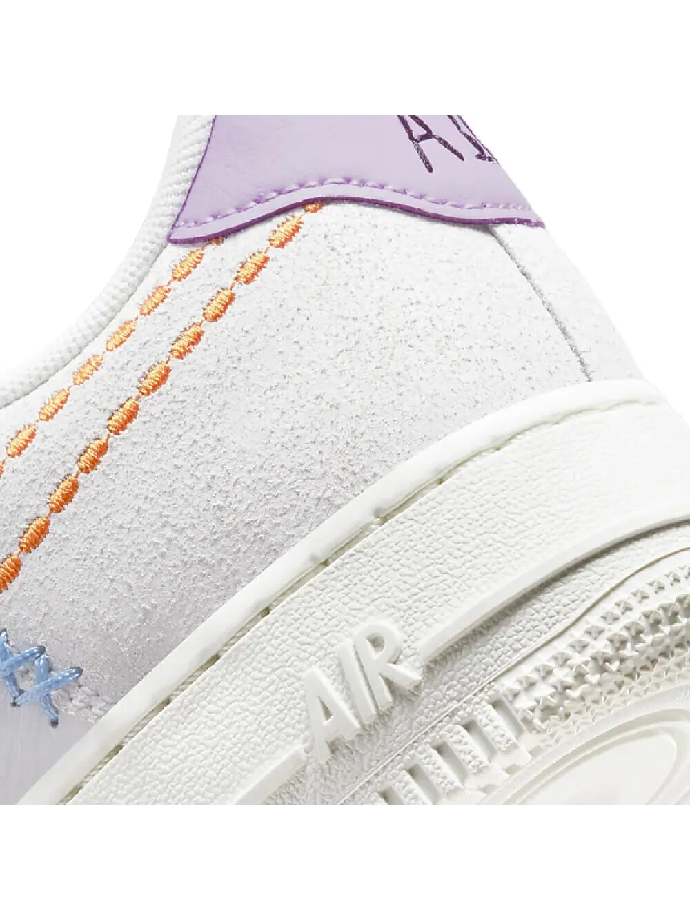 Кроссовки Nike Air Force 1 07 LX — изображение 8 из 8, бежевый/фиолетовый