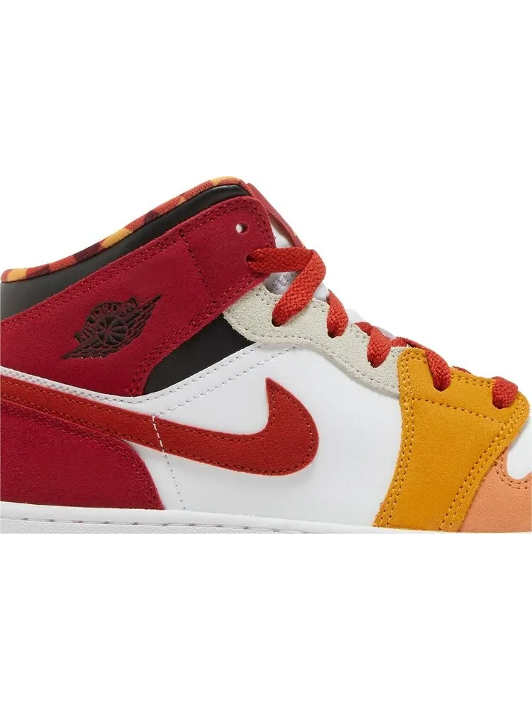 Кроссовки Air Jordan 1 Mid SE GS Picnic — изображение 2 из 8, белый