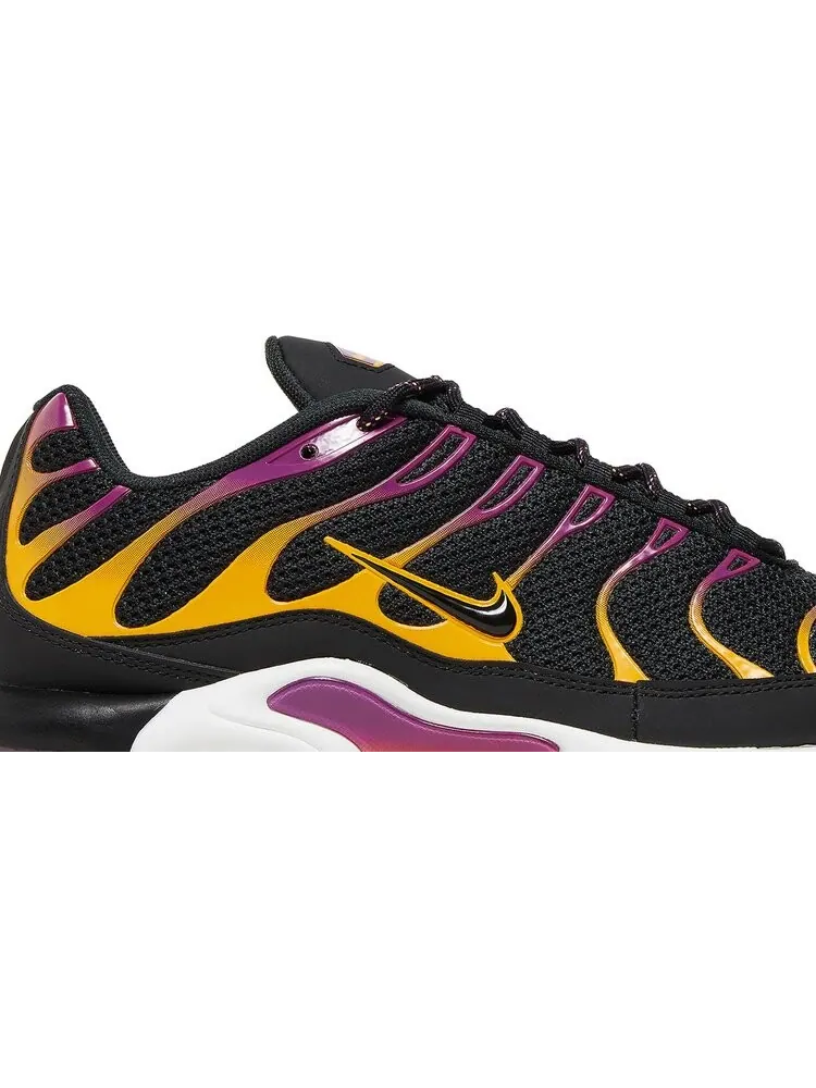 Кроссовки Nike Air Max Plus 'Black University Gold Viotech' — изображение 2 из 8, черный