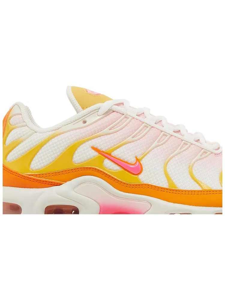 Кроссовки Nike Wmns Air Max Plus 'Sunrise' — изображение 2 из 8, белый
