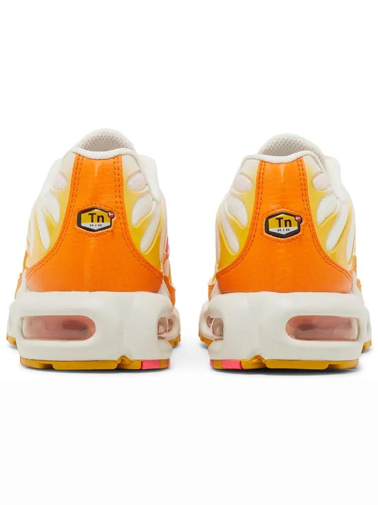 Кроссовки Nike Wmns Air Max Plus 'Sunrise' — изображение 6 из 8, белый