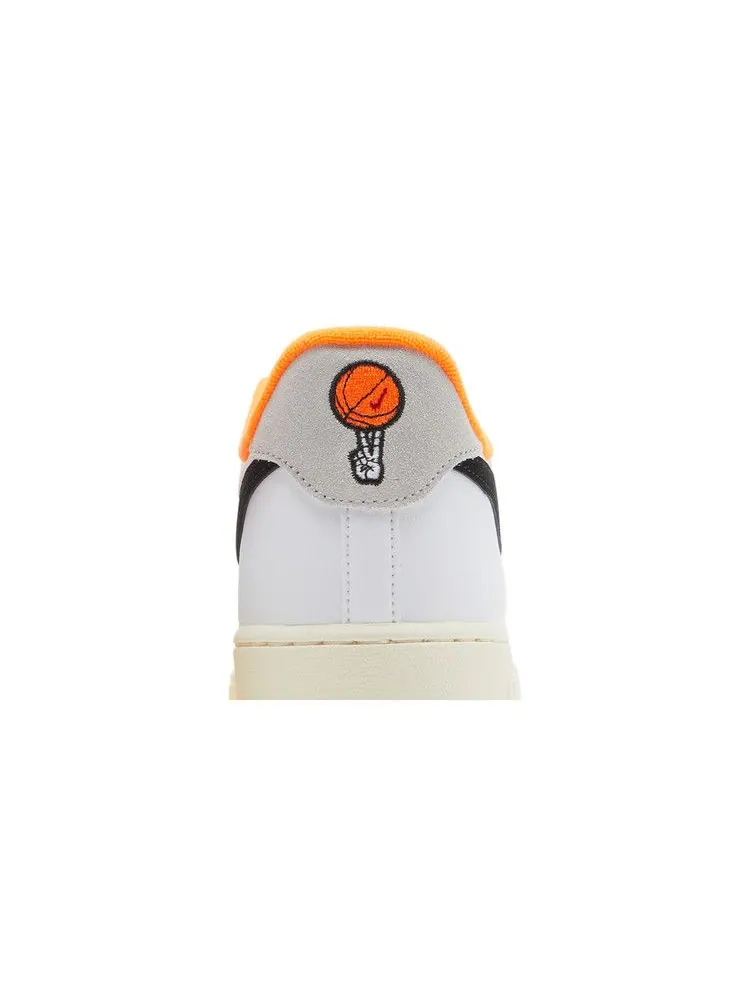 Кроссовки Nike Air Force 1 '07 LV8 'Hoops Pack - White Total Orange' — изображение 8 из 9, белый//оранжевый/черный